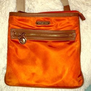 Micheal kors orange crossbody PRICE DROP!! 💕